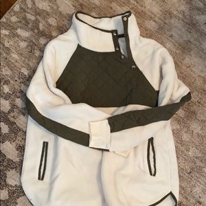 Abercrombie green quilted pull over